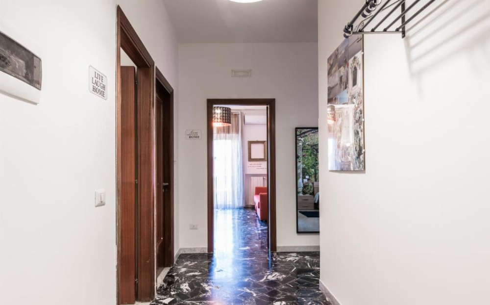 Apartment Red - Youtown Image 6